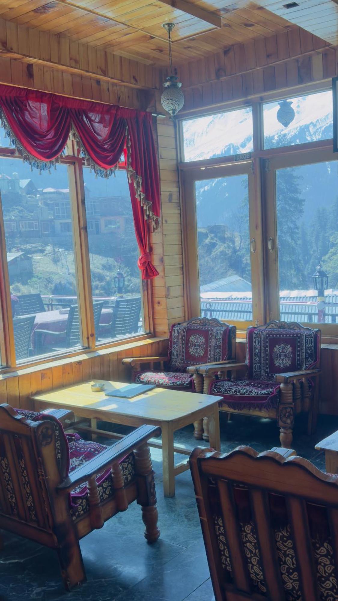 Hotel Eyesky, Tosh Extérieur photo