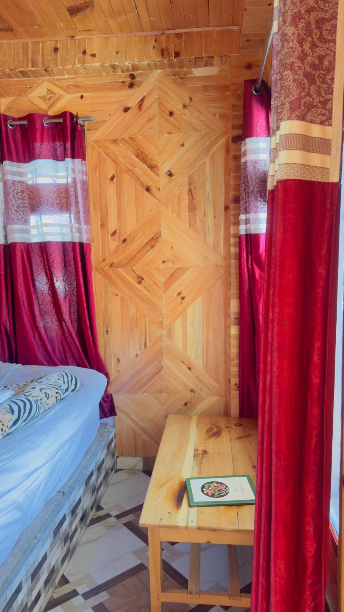 Hotel Eyesky, Tosh Extérieur photo